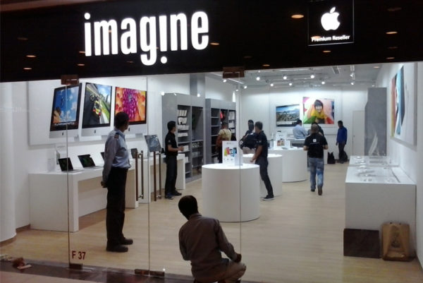 Apple Store at Select City Mall, New Delhi
